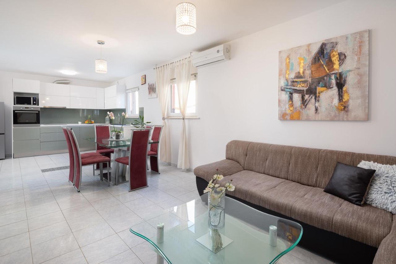 Solaris Holiday Home - Private Pool Stanici ภายนอก รูปภาพ