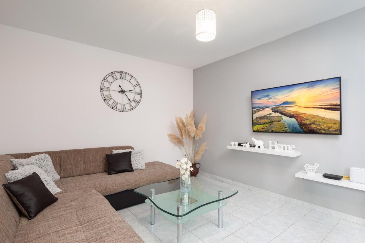 Solaris Holiday Home - Private Pool Stanici ภายนอก รูปภาพ